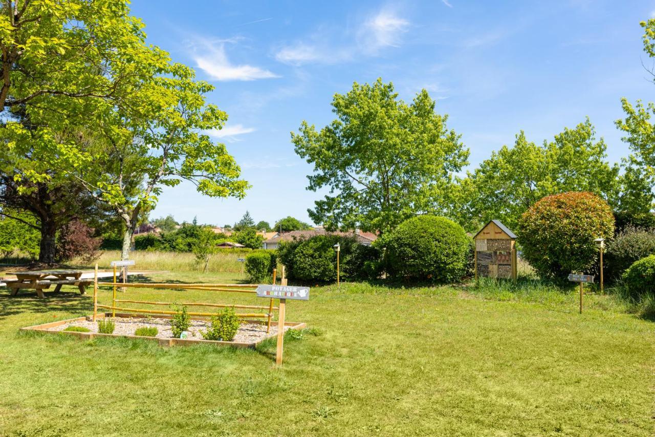 โรงแรม แคมพาไนล์ แองกูลเม เกสท์ Saint-Yrieix-sur-Charente ภายนอก รูปภาพ