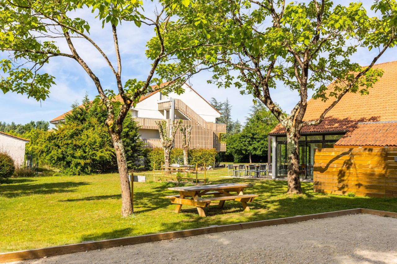 โรงแรม แคมพาไนล์ แองกูลเม เกสท์ Saint-Yrieix-sur-Charente ภายนอก รูปภาพ